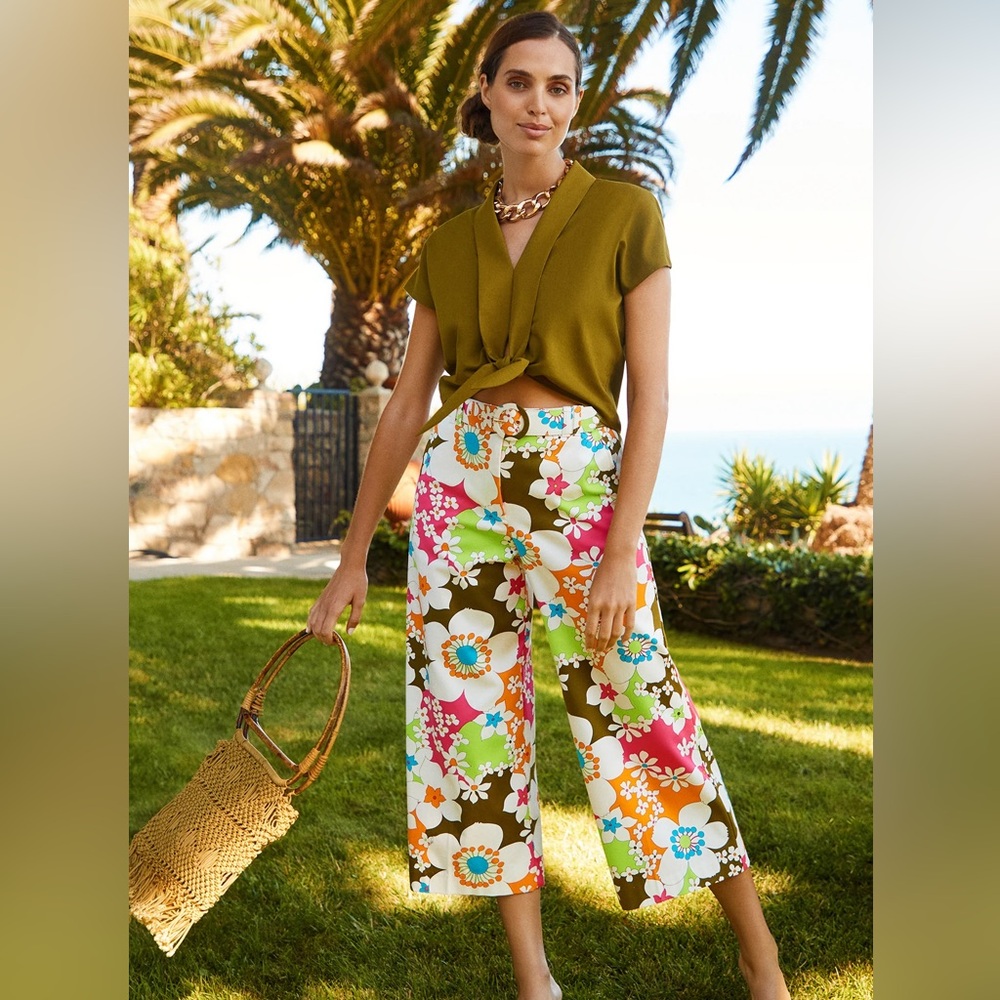 Trina Turk 3 Piece SET
Vivara Pant and 2 Tops - Picture 13 of 13